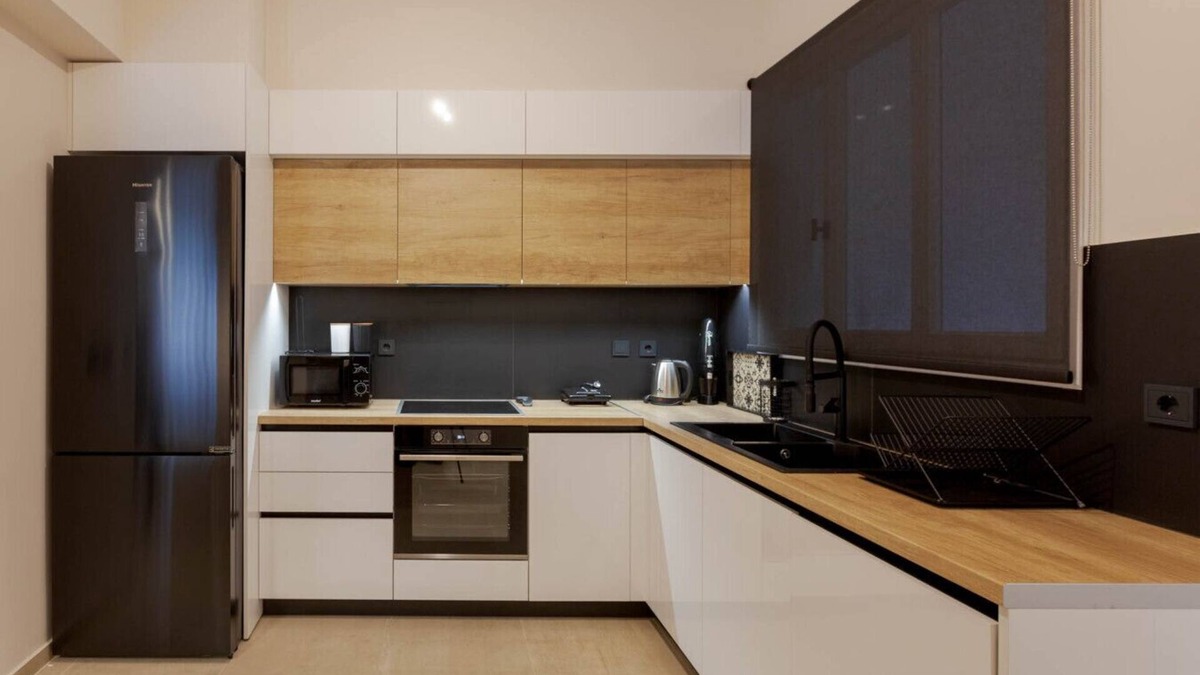 Platia Viktorias Apartment | Phaedrus Living: Athens Metsovou Residence