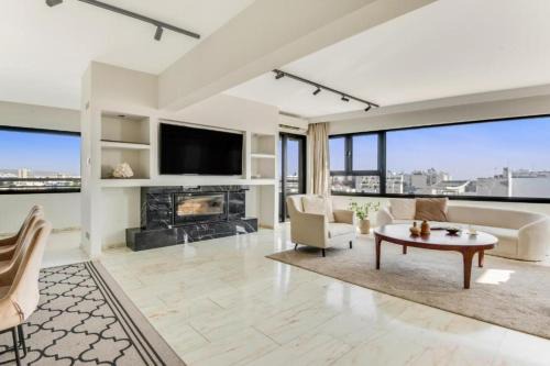 Historical Center Apartment | Phaedrus Living City Center Sky Penthouse