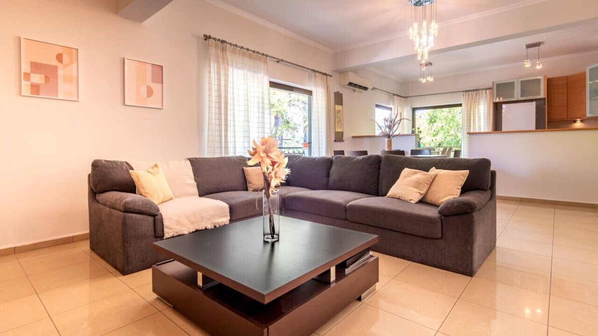 Moschato-Tavros Apartment | Phaedrus Living: Moschato City Flat