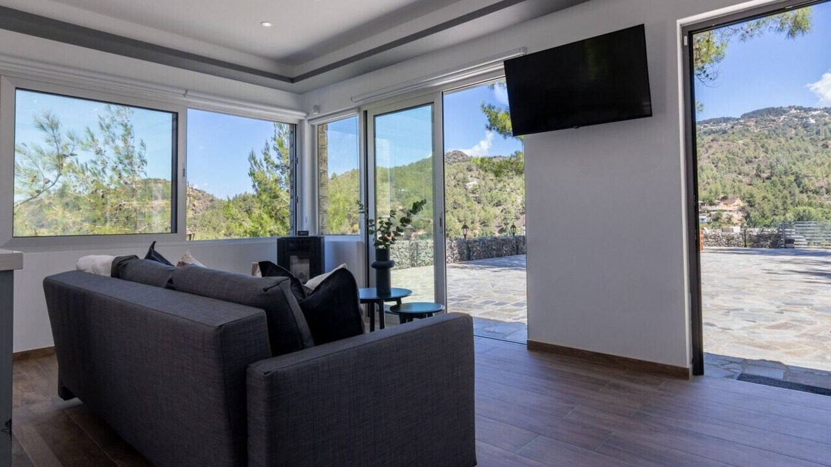 Vasa Koilaniou House | Phaedrus Living: Palaiomylos Forest Residence