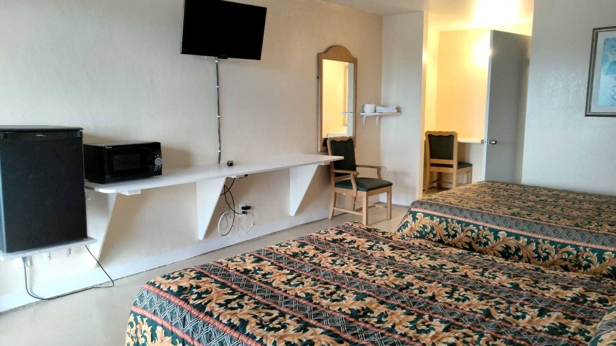 Pharr Hotel | Pharr Executive Inn good clean place for the price. near Airport, restaurants