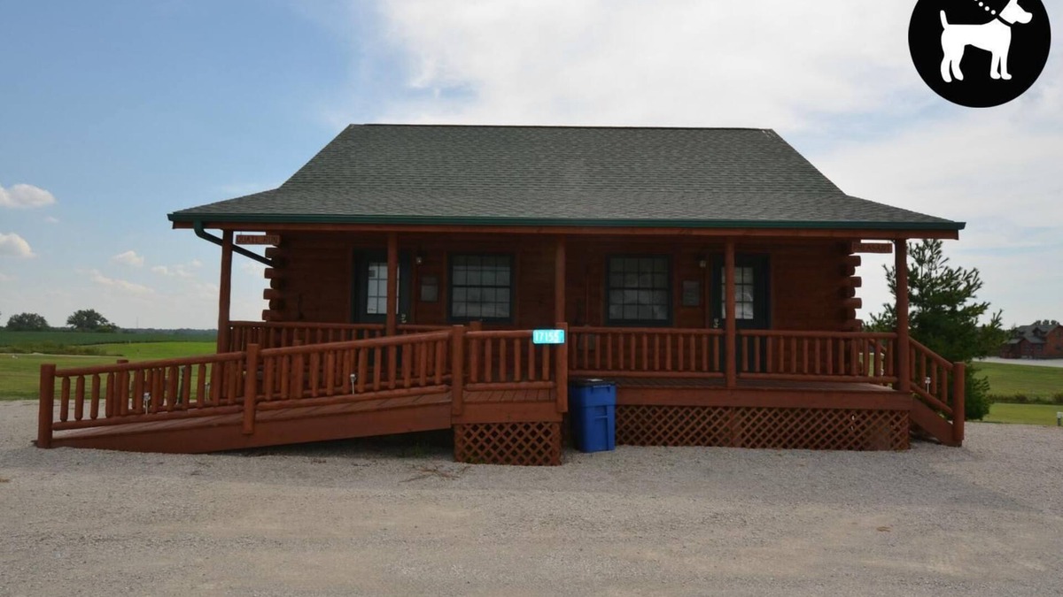 Moravia Cabin | Pheasant - Dog-Friendly - Sleeps up to Four