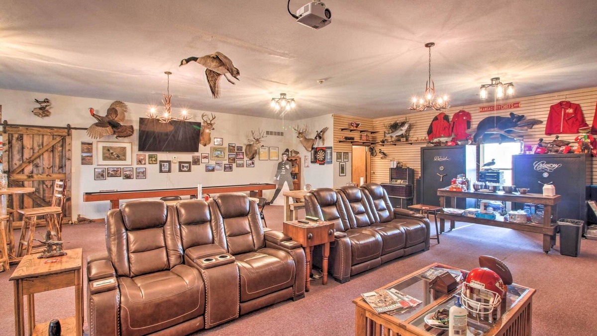 Dawn Cabin | Pheasant Game Farm Missouri Vacation Rental!