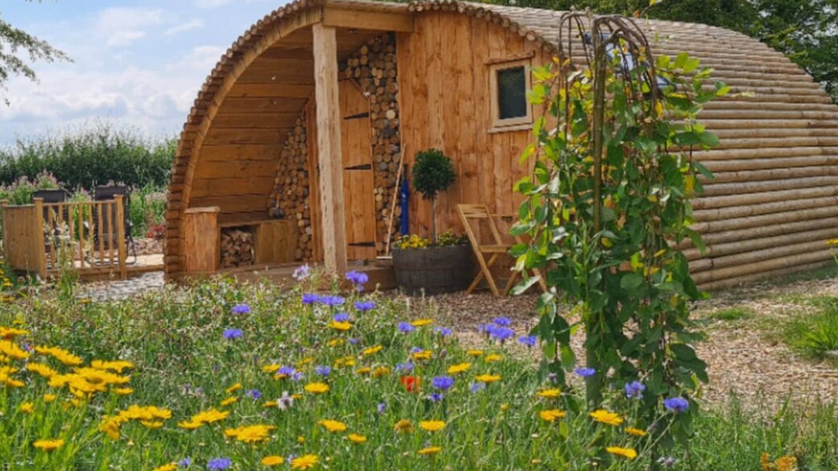 Sibson Cabin | Pheasant Lodge at Heygates Lodging - With hot tub
