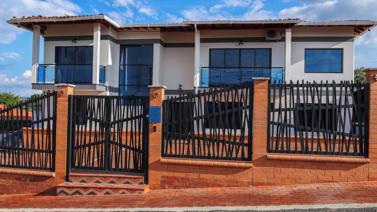 Pereira House | Phenomenal 4-bedroom house with pool ,with WiFi in Tres Puertas