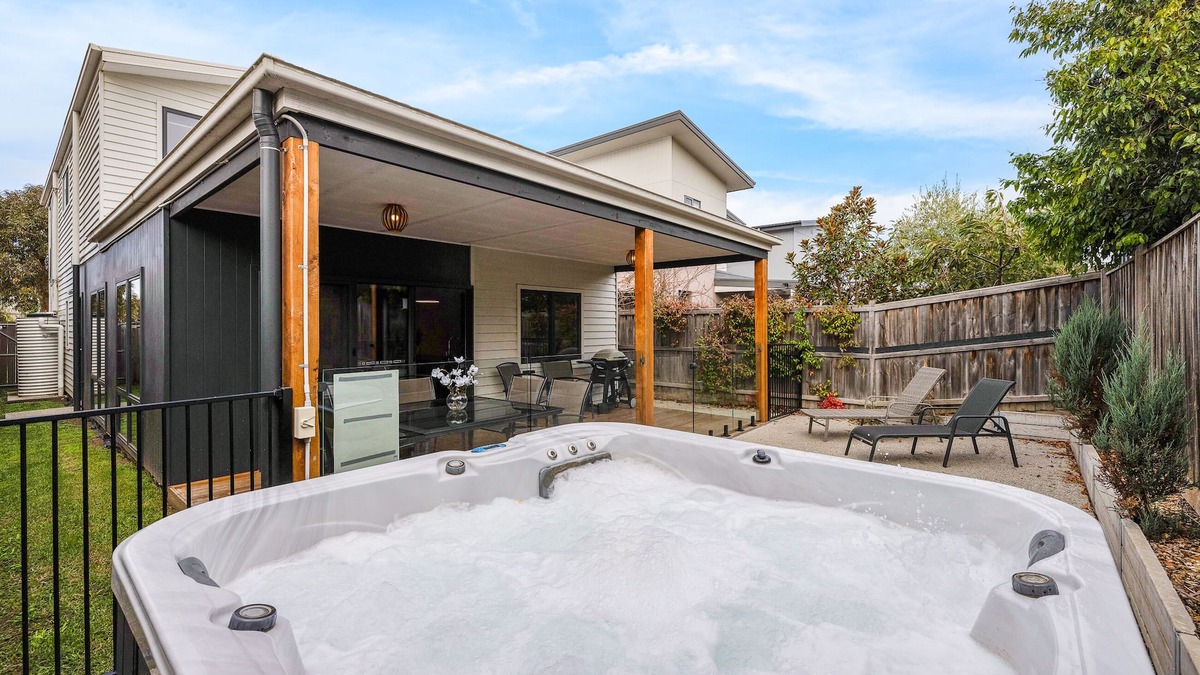 Cowes House | Phillip Island - Contemporary beach house with modern amenities + Outdoor Spa