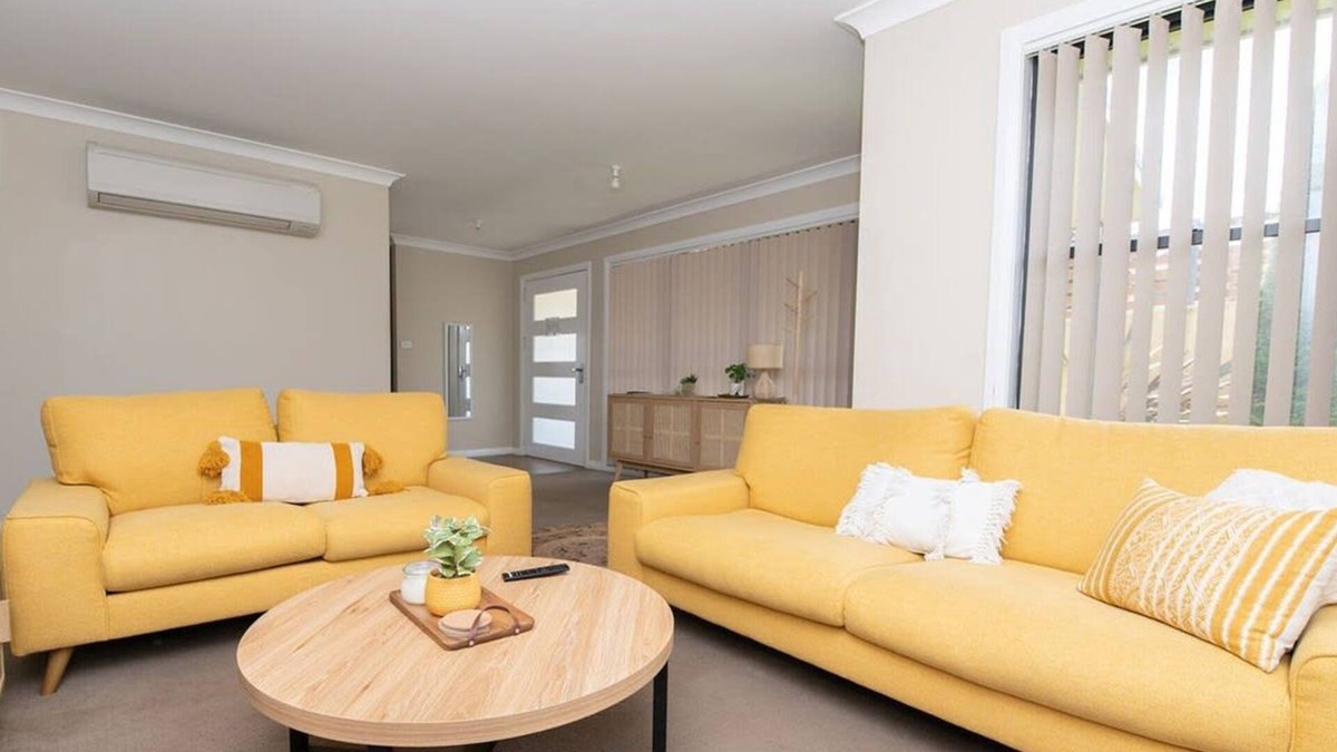 Bletchington House | Phillip Villa - Modern & Fresh, Close to Town