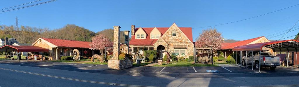 Robbinsville Hotel | Phillips Historic Motel & Cottages
