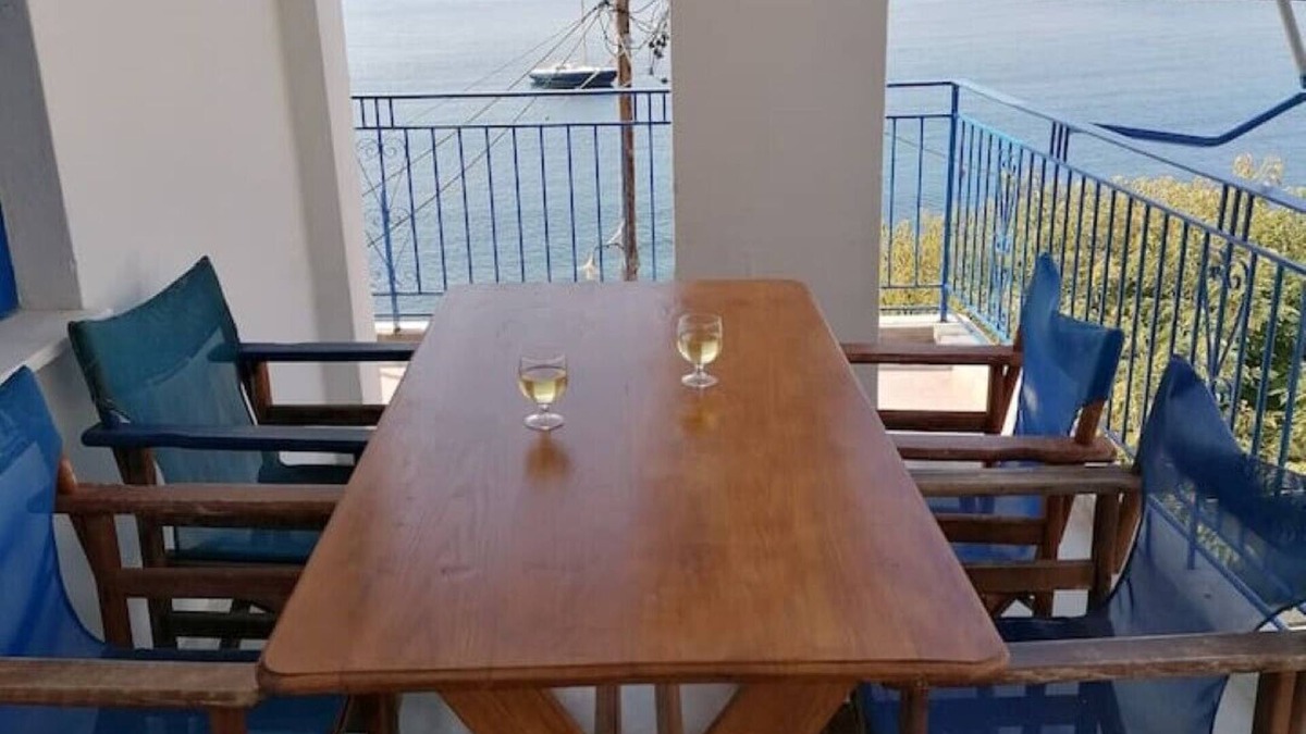 Loutraki Apartment | "Philoxenia" (Sea front apartment