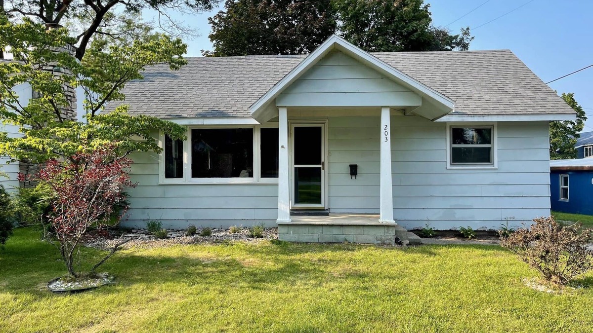 Oscoda Cottage | Phoebe's Lake Escape · Private Home with Full Beach Access