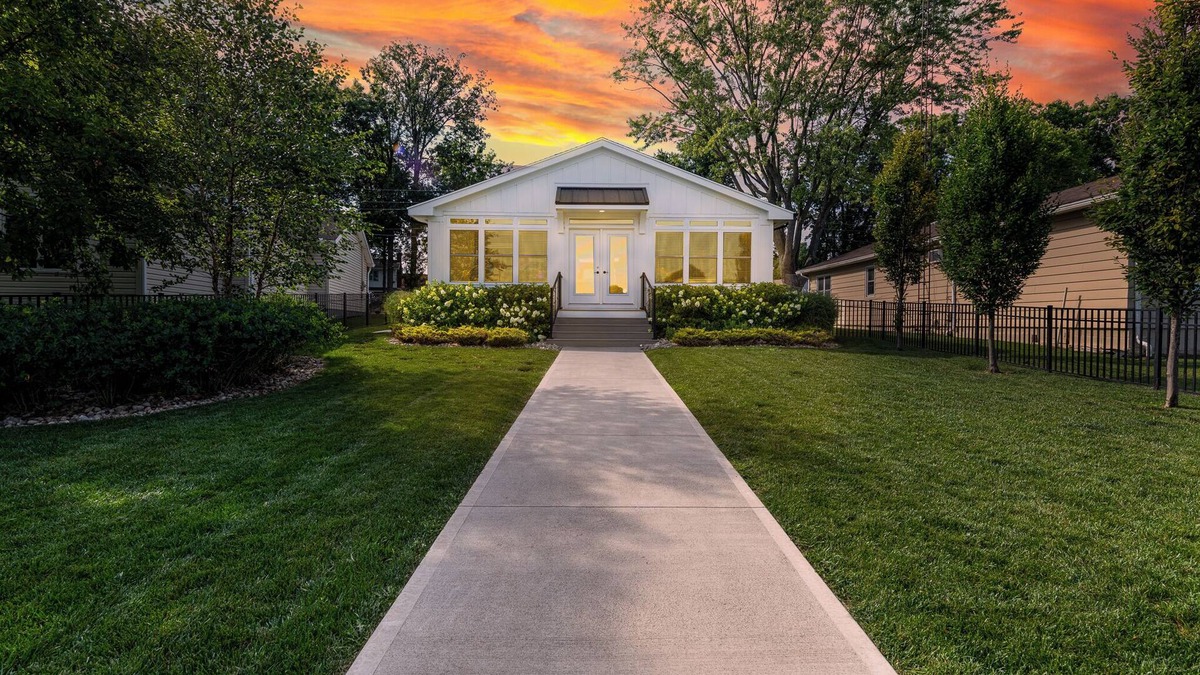Lakeview House | Phoebe’s Waterfront Lakehouse . Close to Mad River Mountain Skiing & Cranberry's