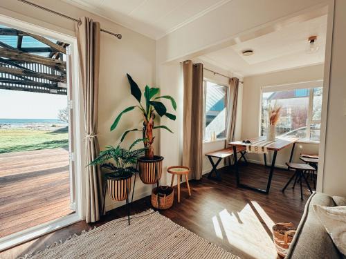 Hokitika House | Phoenix Escape