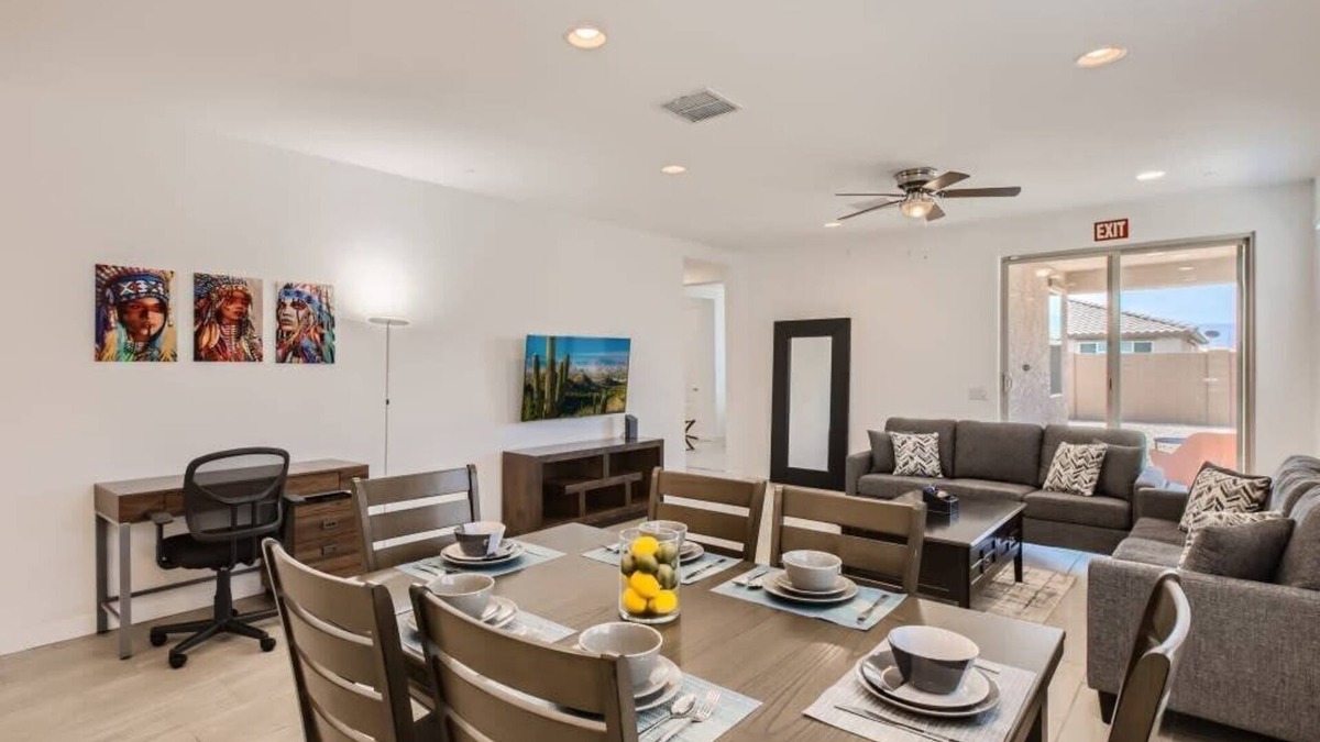 Estrella Village House | Phoenix Monthly Gem-Pet Friendly-Parking-Fast Wifi!