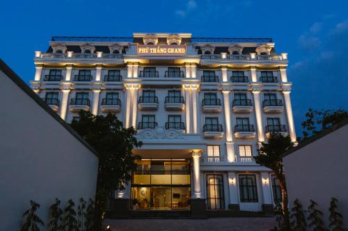 Duc Hoa Hotel | PHU THANG GRAND HOTEL