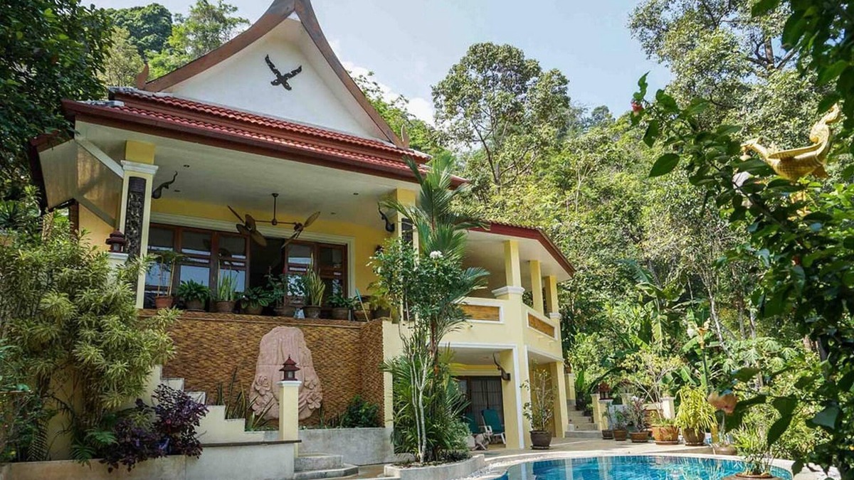 Ban Sakhu Villa | Phuket: Ferienhaus mit Pool & tropischen Garten nahe vom Strand