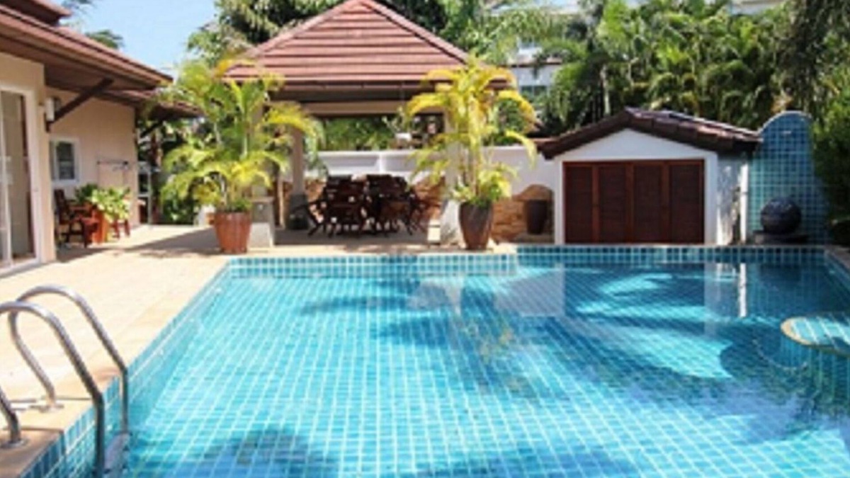 Kamala Villa | Phuket luxury detached villa with garden and pool