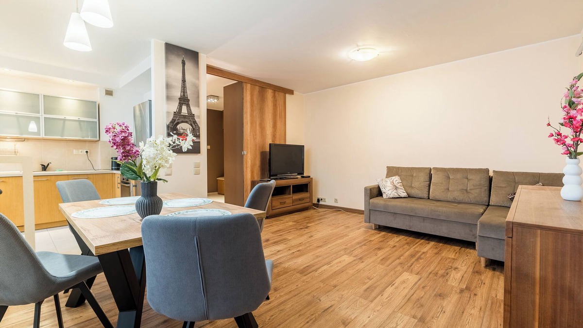 Stare Miasto District Apartment | Piątkowo Urban Retreat Apartment