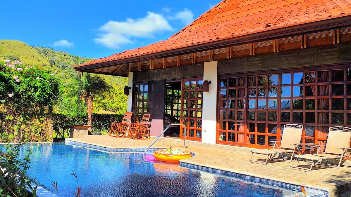 Pan de Azucar House | Pica Flora Balinese style Chalet Atenas Costa Rica