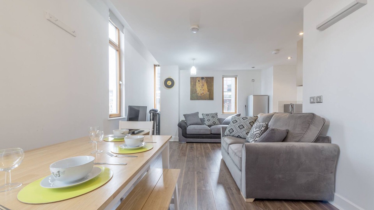 Northern Quarter Apartment | Piccadilly Gardens