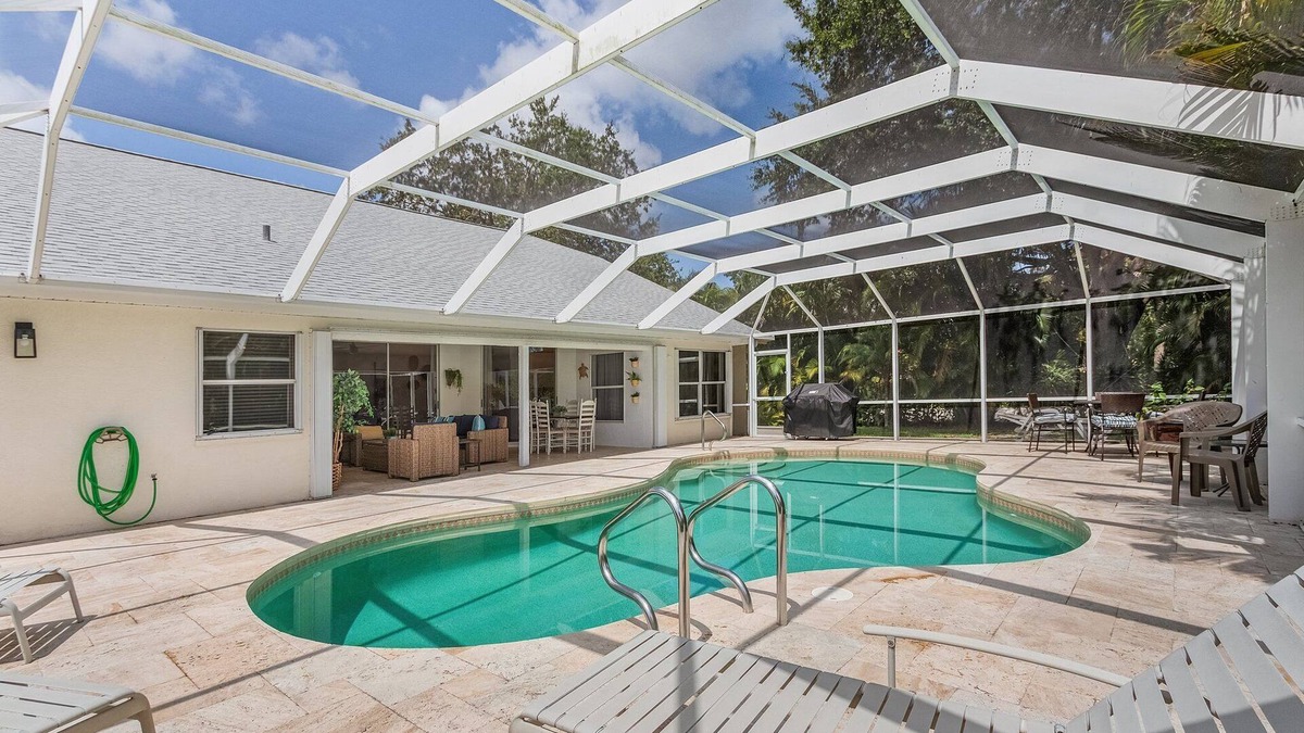 Crown Pointe House | PICCADILLY MANOR-3BD/2BA W HEATED POOL +1 773 443-7832