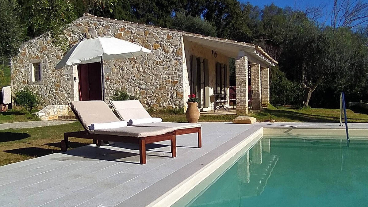 Linia Villa | "Piccolo Paradiso", Elegant Stone villa, sleeps 6 (2 bedrooms), near Issos beach