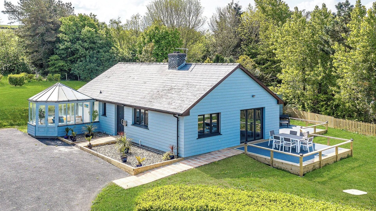 Tan-y-groes Cottage | Picked for its stunning sea views and close to Llangrannog beach.