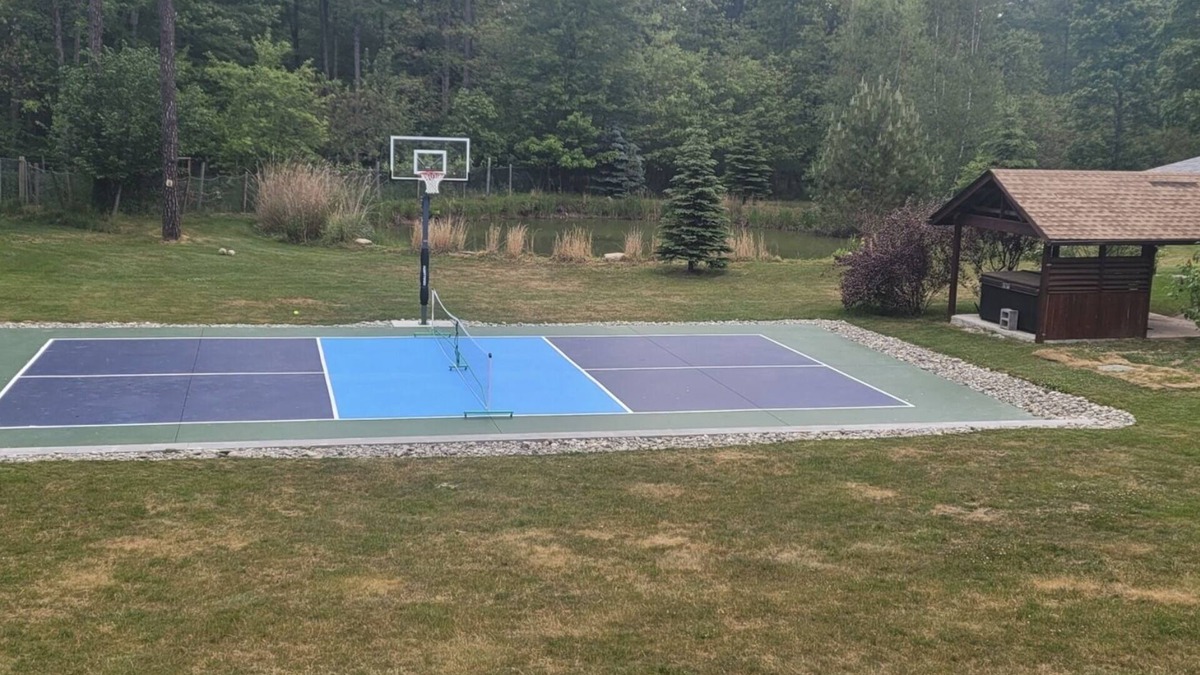 White Haven House | Pickleball/Basketball 11 BR 6.5 BA Sauna HotTub Pool TablenFREE Tesla EV Charger