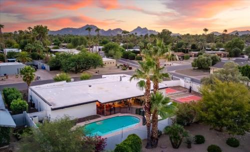 Paradise Valley Village House | Pickleball Court~ Hot Tub & Pool~ Mini Golf~Games