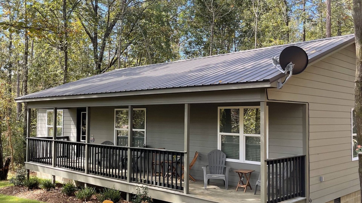 Counce Cabin | Pickwick cabin near stateline boat ramp. 2 bed 2 full bath. Boat storage