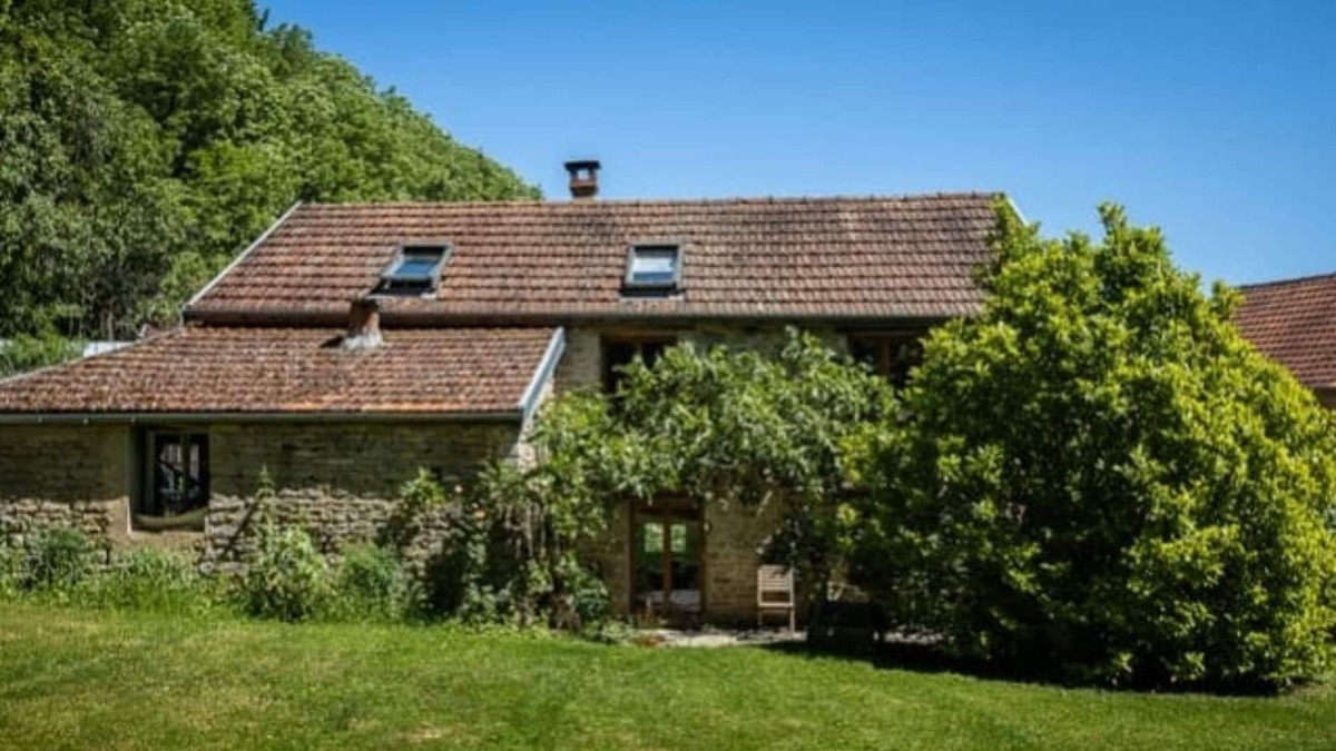 Hauteroche Cottage | Pickwicks Cottage in the heart of Burgundy