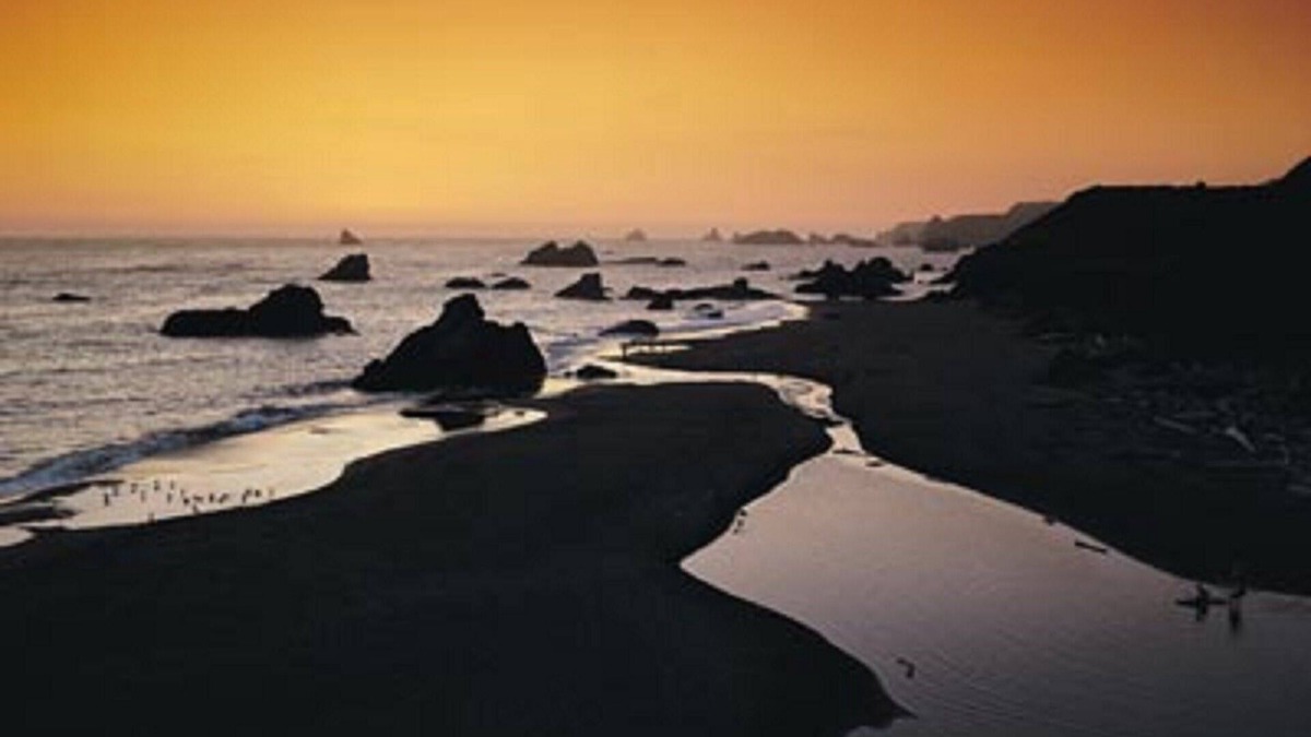 Agate Beach Resort | Picnic at Devils Punch Bowl!