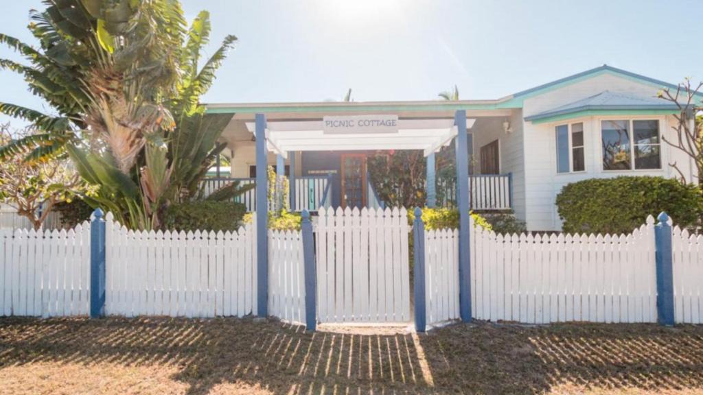 Picnic Bay House | Picnic Cottage, Lovely Home Near The Beach