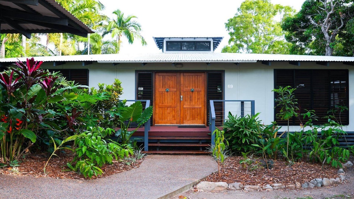 Picnic Bay House | Picnic House, luxurious tropical house