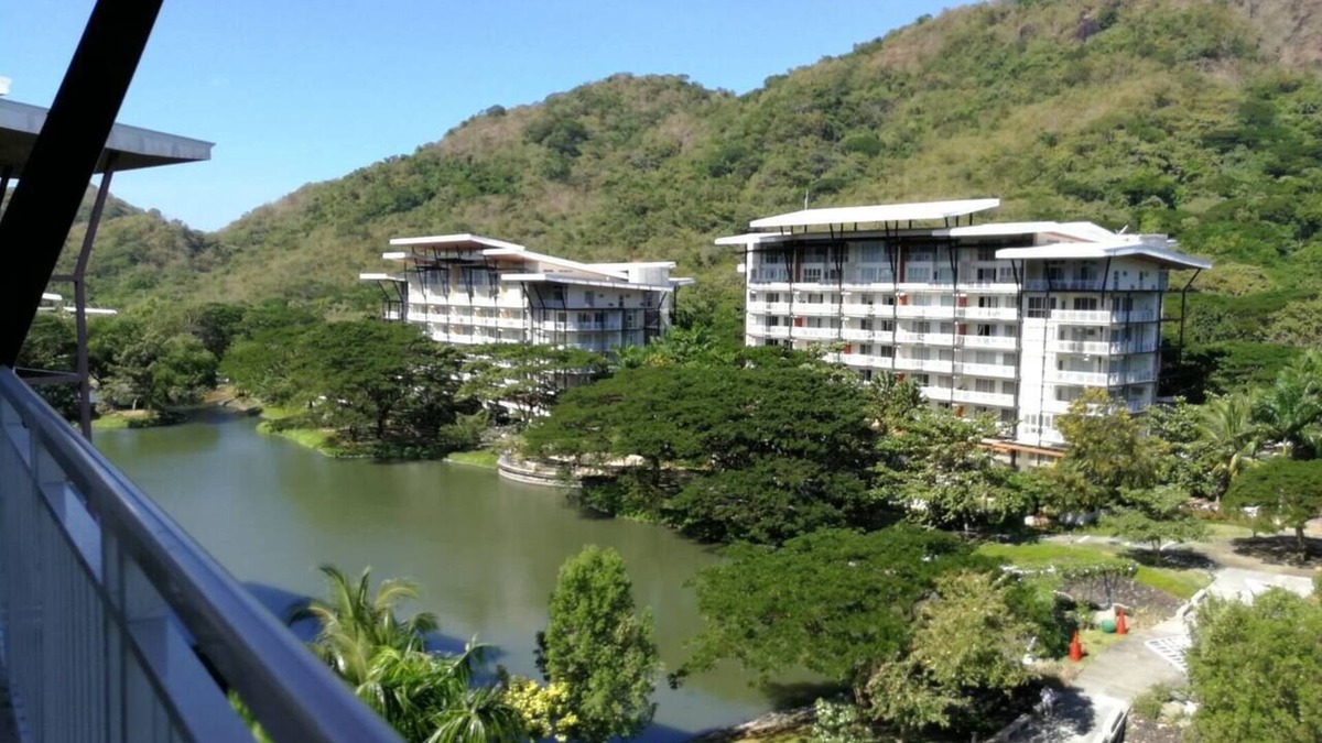 Nasugbu Apartment | Pico de Loro Beach and Country Club 3br6 Penthouse