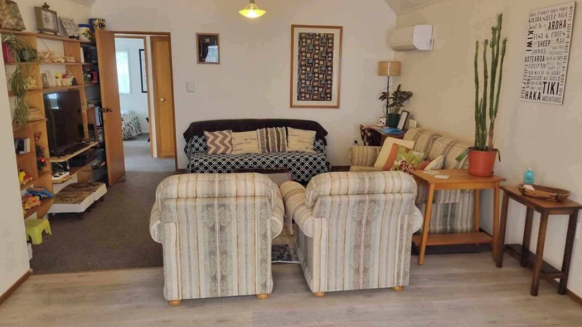 Picton House | Pictons Home away from Home: 10 minute walk to the township or ferry terminals.