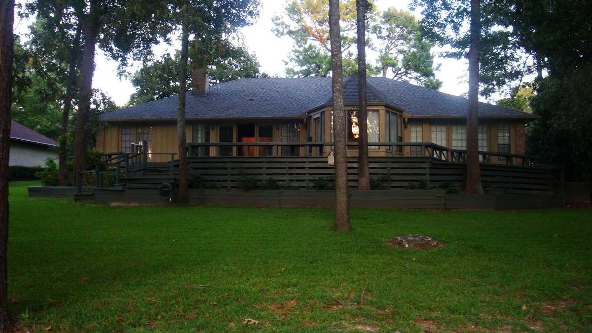 Holly Lake Ranch House | Picture Perfect Golf Course Lot! Golfer or not - No denying the beauty !