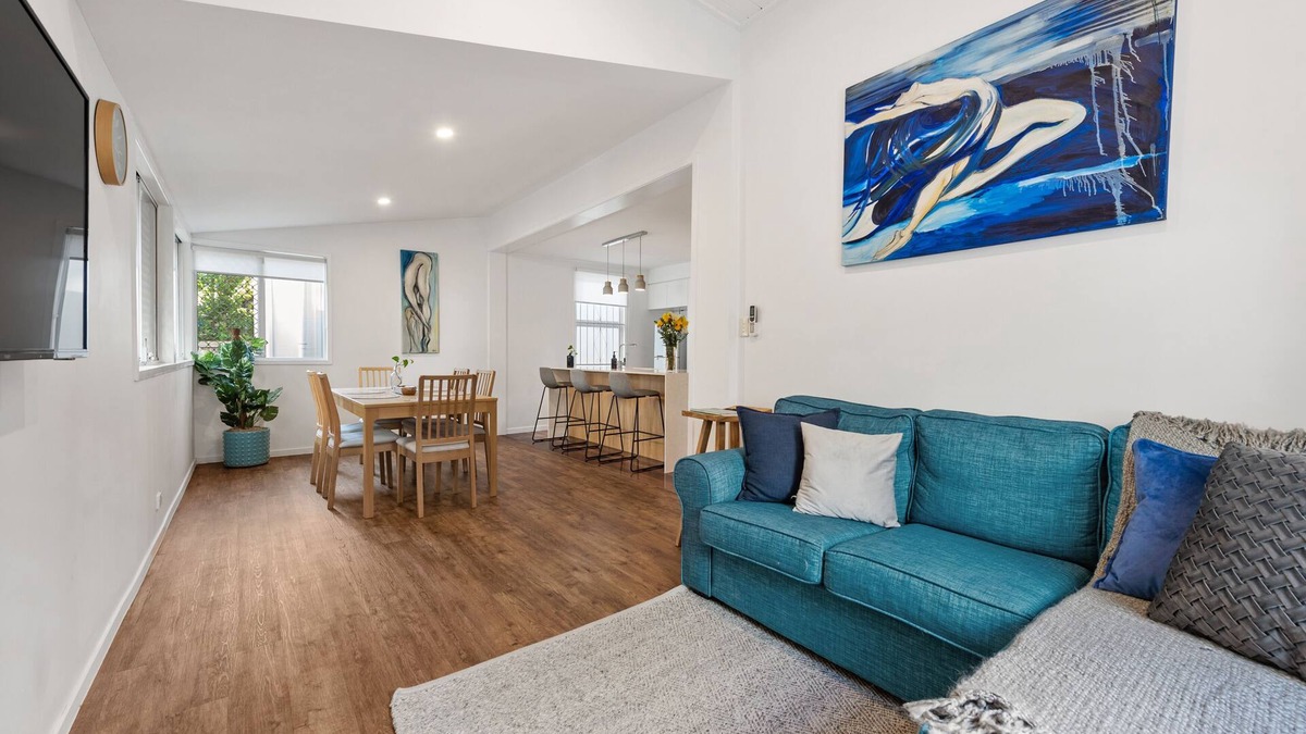 Windsor House | Picture Perfect ~ 2Bed/1Bath/1Car ~ Windsor