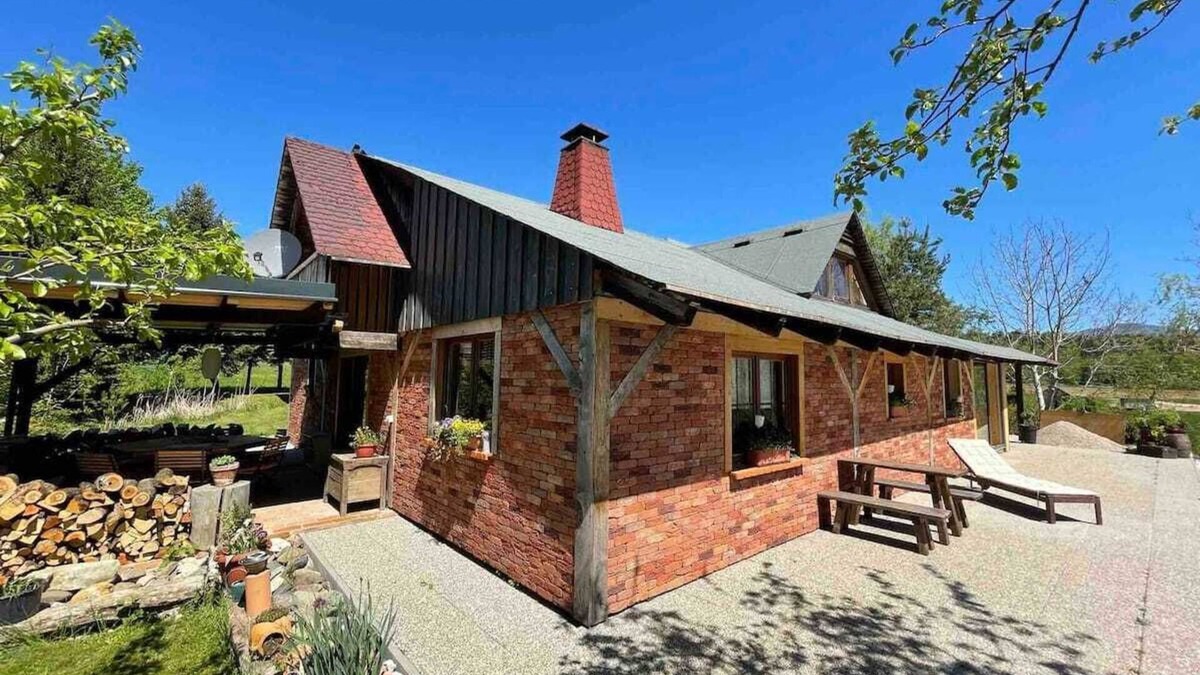 Celje House | Picturesque Lake House with a View - @JollyGetaways