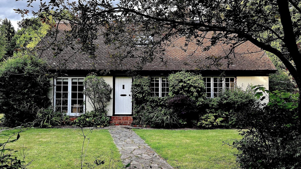 Lingfield Cottage | Picturesque 4 Bed Cottage Lingfield, Surrey
