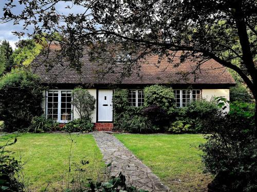 Lingfield House | Picturesque 4 Bed Cottage Lingfield, Surrey