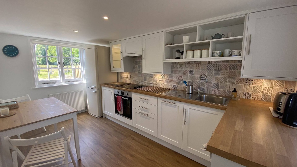 Plumpton Green Cottage | Picturesque country cottage in quiet rural setting close to South Downs