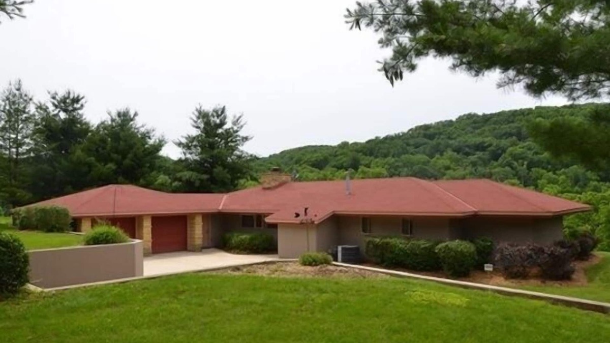 Spring Green House | Picturesque Golf Course Home Near American Players Theatre, Taliesin & WI River