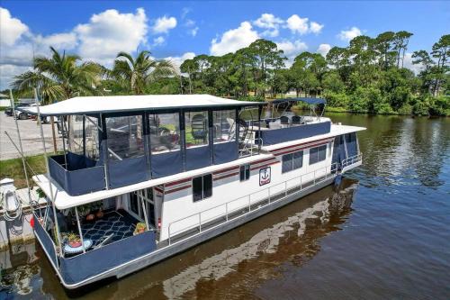Merritt Island Boat Rental | Picturesque Houseboat with Private Porch and Modern Interior in Florida