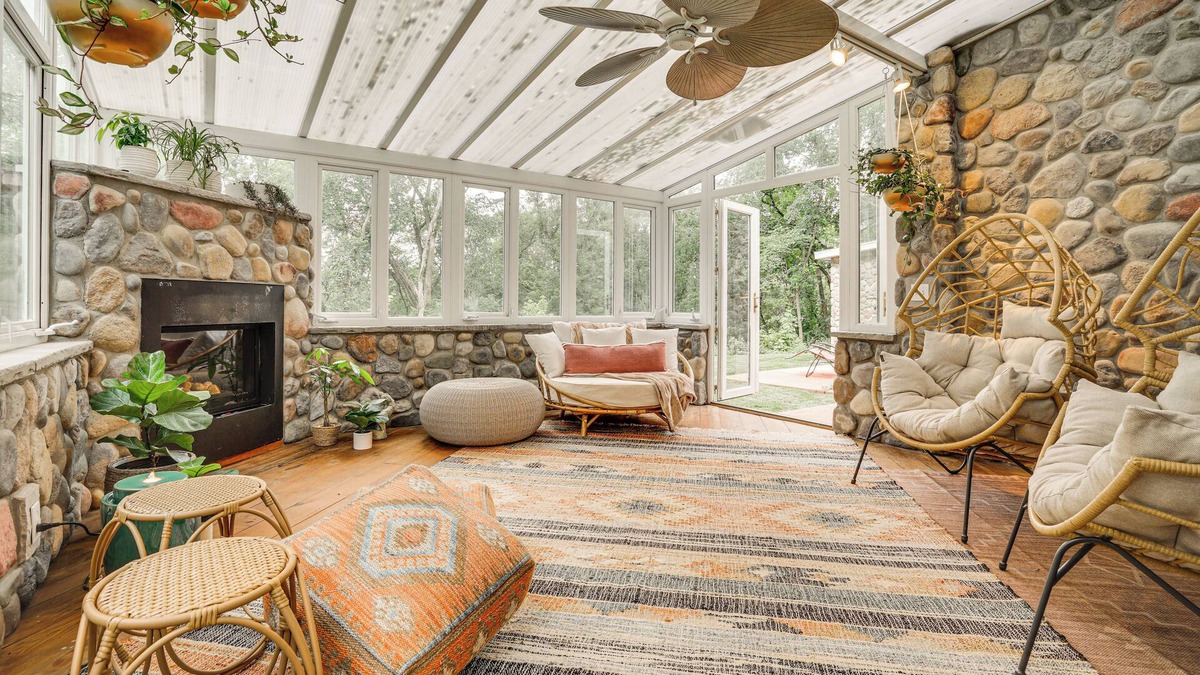 Lake Elmo Cottage | Picturesque Lake Elmo Cottage w/Fire Pits!