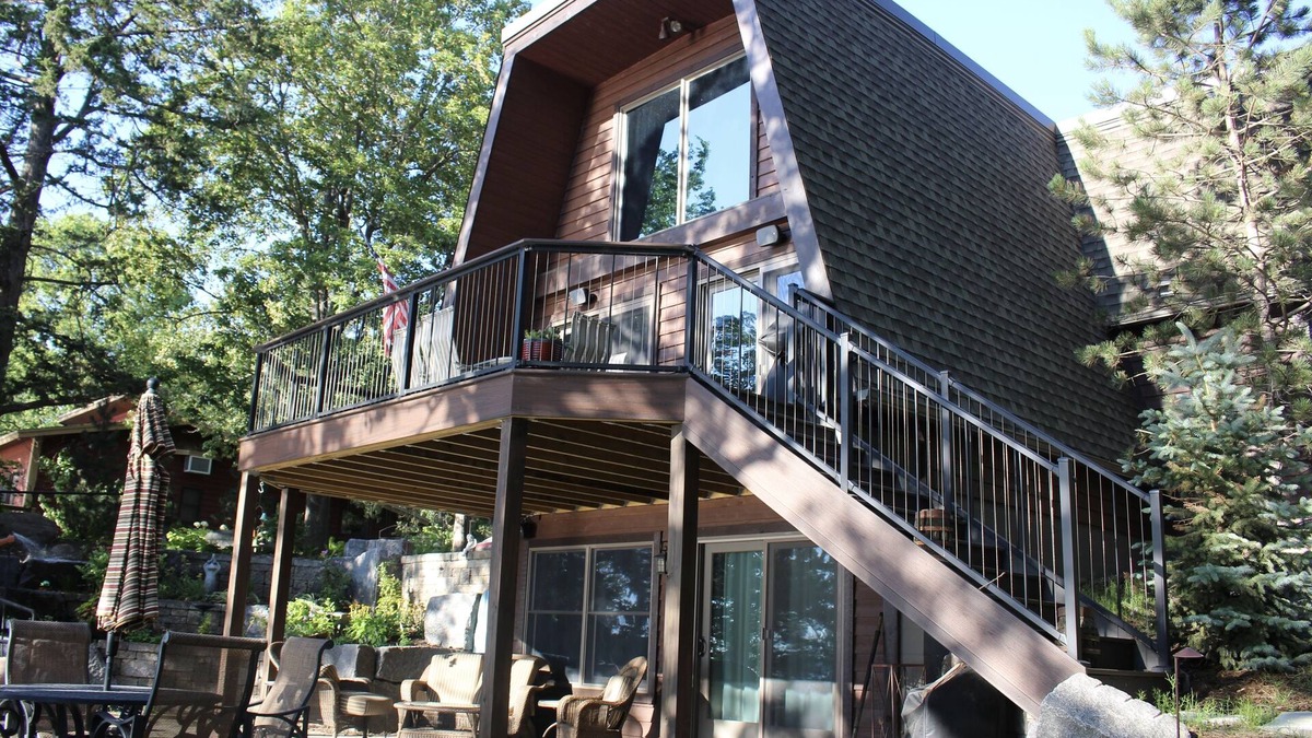 Annandale Cabin | Picturesque lake home w/separate entertainment lodge