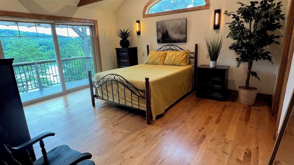 Granby House | Picturesque Lake House with 6 bedroom, 4 bath in Granby CT.