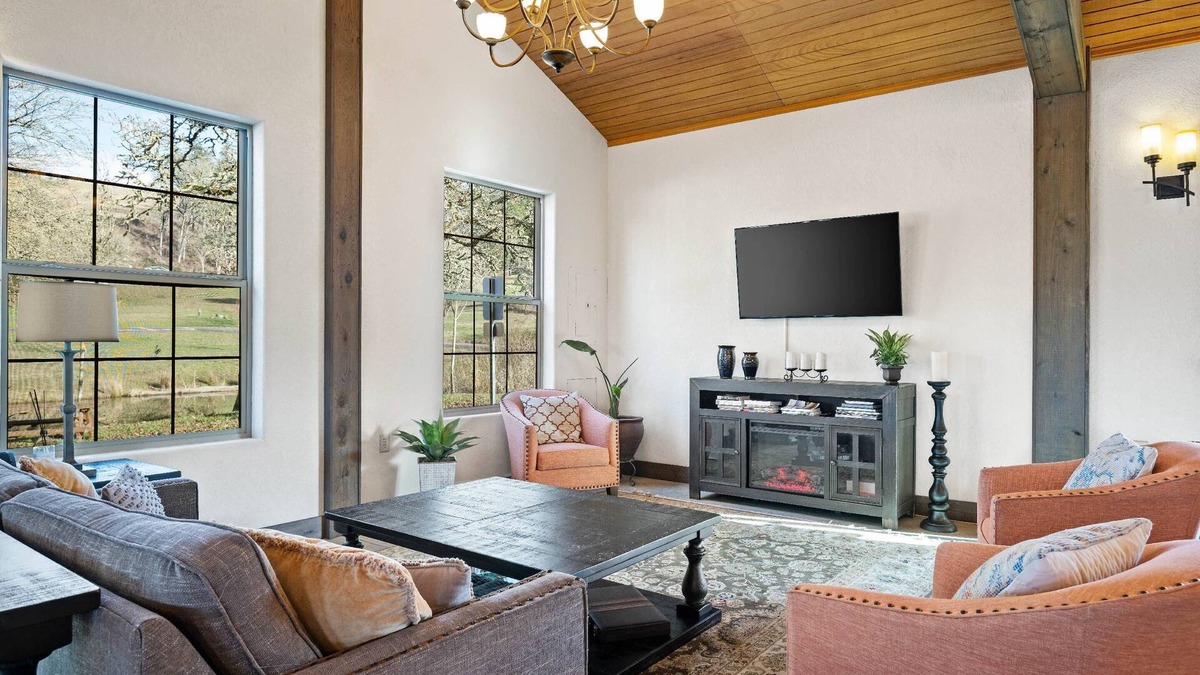 Yamhill House | Picturesque Lakeside Setting, Patio Seating w Fire-Pit, Surrounded by Vineyards, On Solena Estate