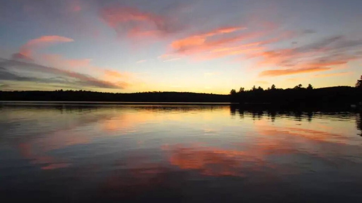 Lincoln Cabin | Picturesque Lakeside Bunkhouse in Maine