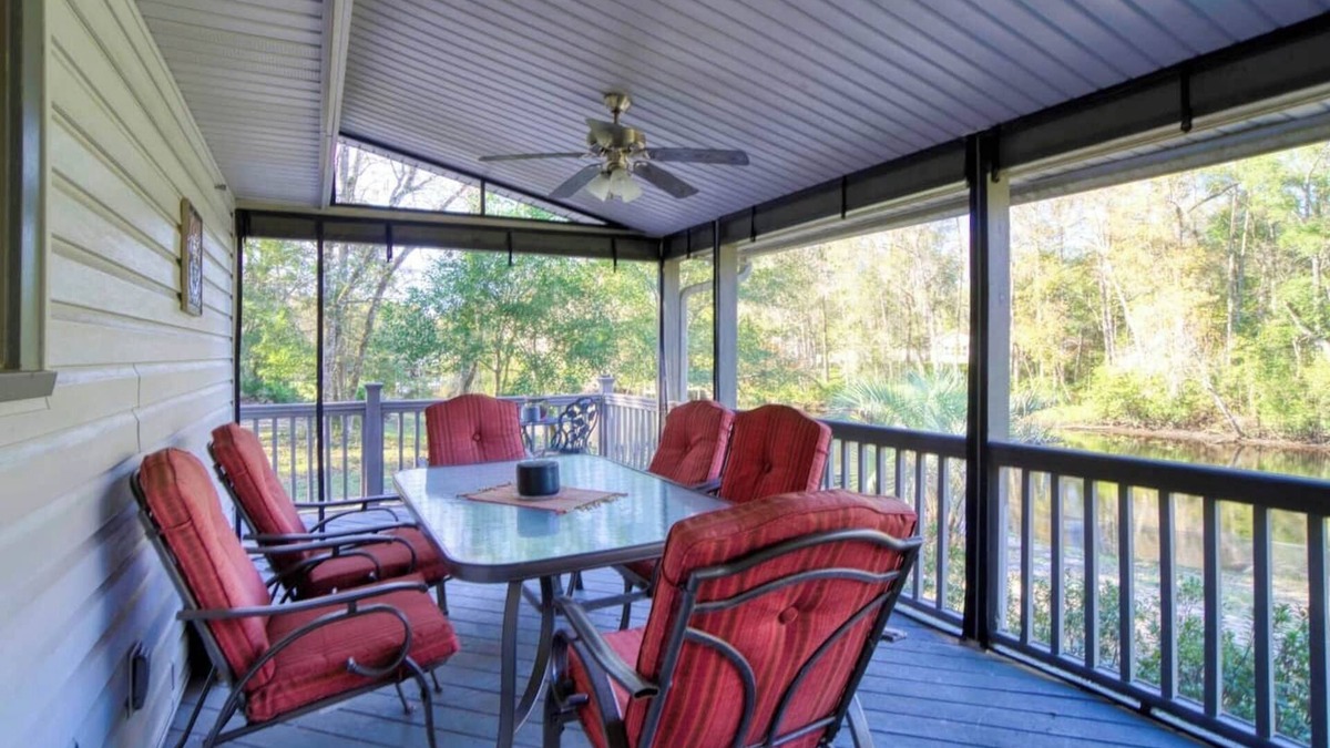 Middleburg House | Picturesque Middleburg Creek-view Vacation Home!