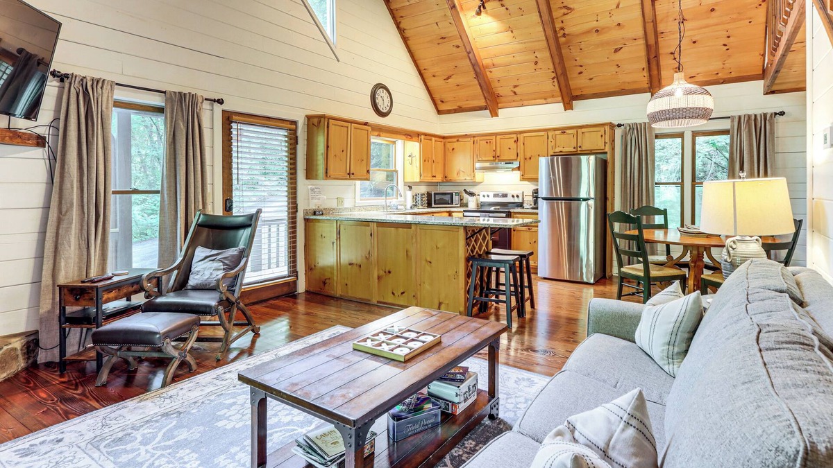 Foxfire Estates Cabin | Picturesque Mountain Cabin w/Hot Tub + Fire Pit!